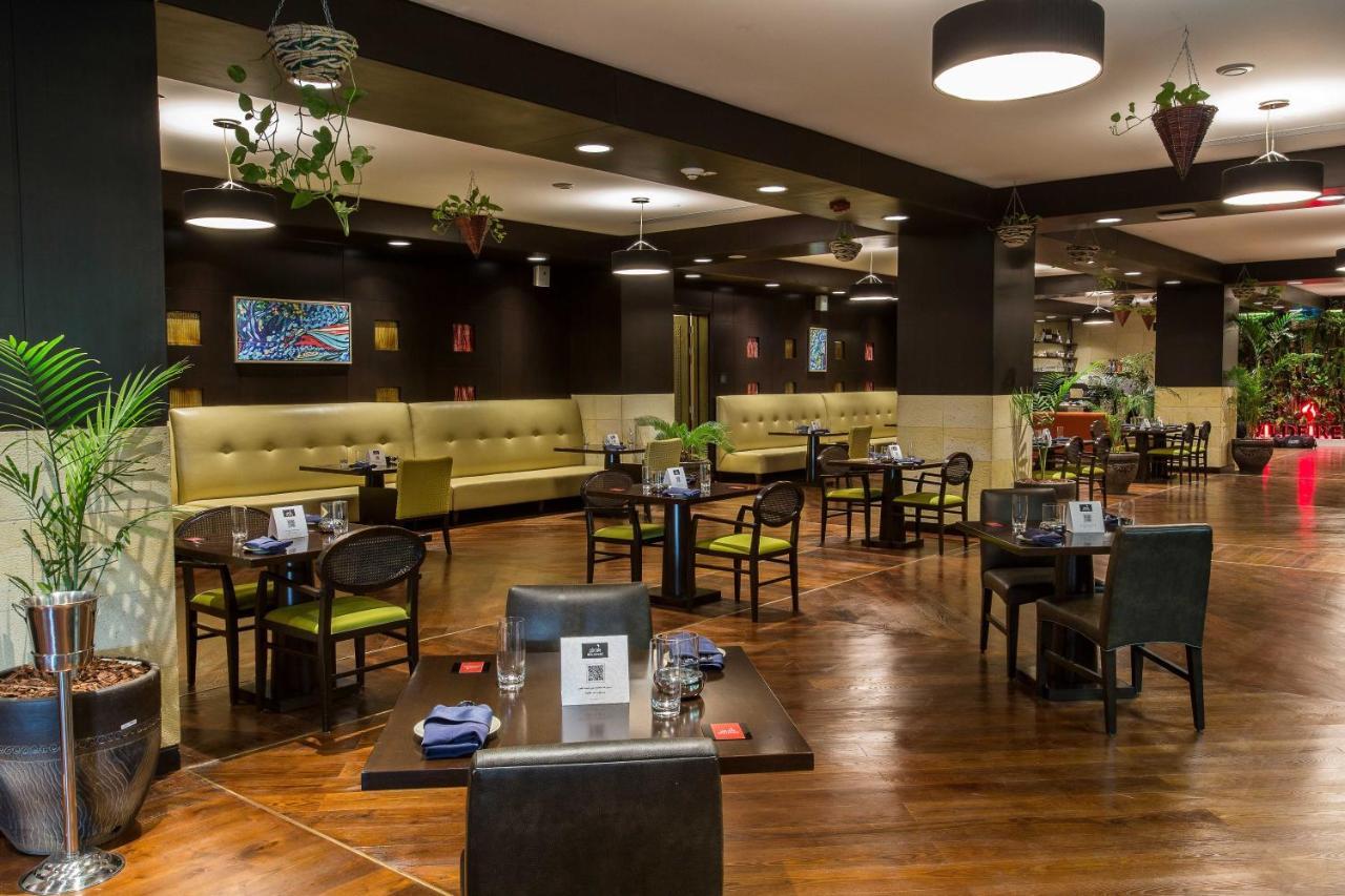 Crowne Plaza Riyadh - Rdc Hotel & Convention By Ihg Luaran gambar The interior of the restaurant