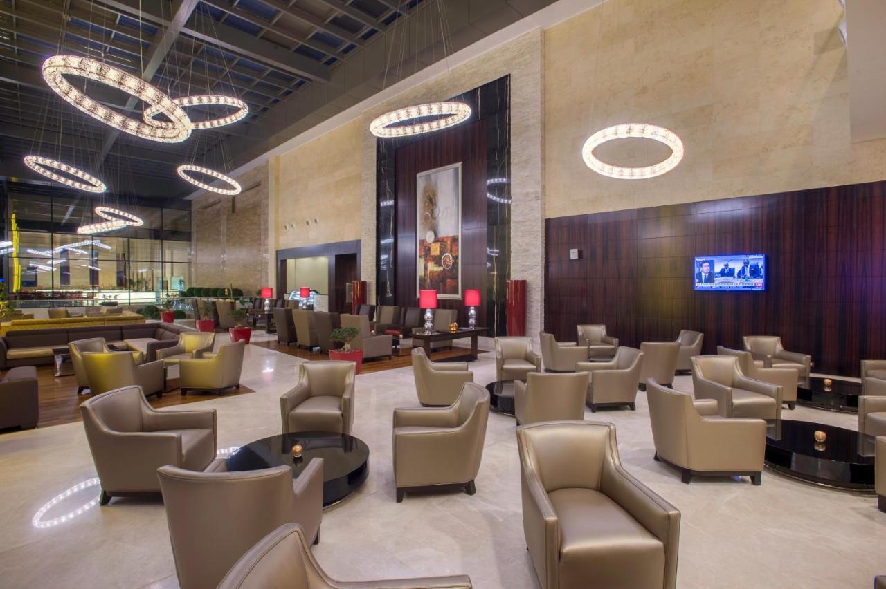 Crowne Plaza Riyadh - Rdc Hotel & Convention By Ihg Luaran gambar Business Class lounge at the airport
