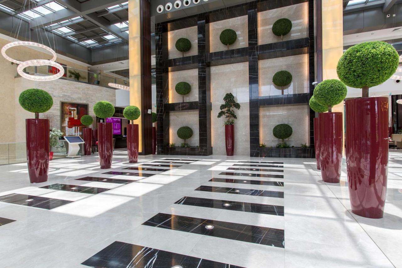 Crowne Plaza Riyadh - Rdc Hotel & Convention By Ihg Luaran gambar Interior of the hotel